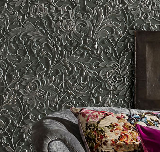 Lincrusta Tapete schwarz grau Detail im Wohnzimmer
